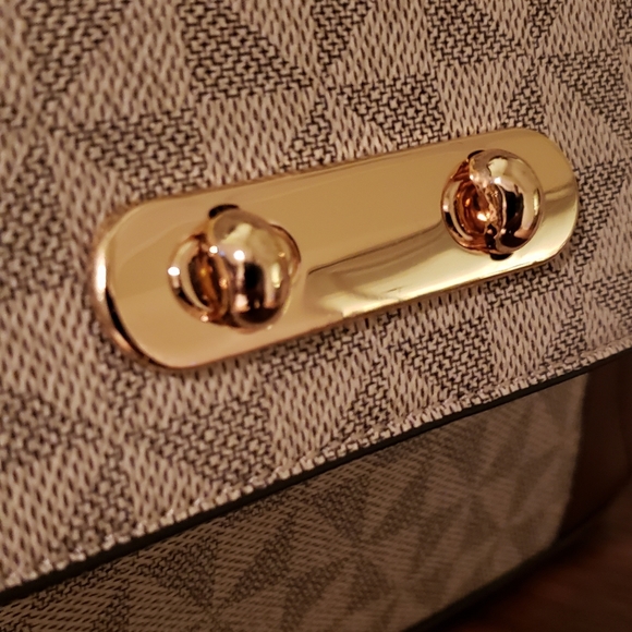 Tote Handbag and Cosmetic Pouch Travel Set - Picture 7 of 8